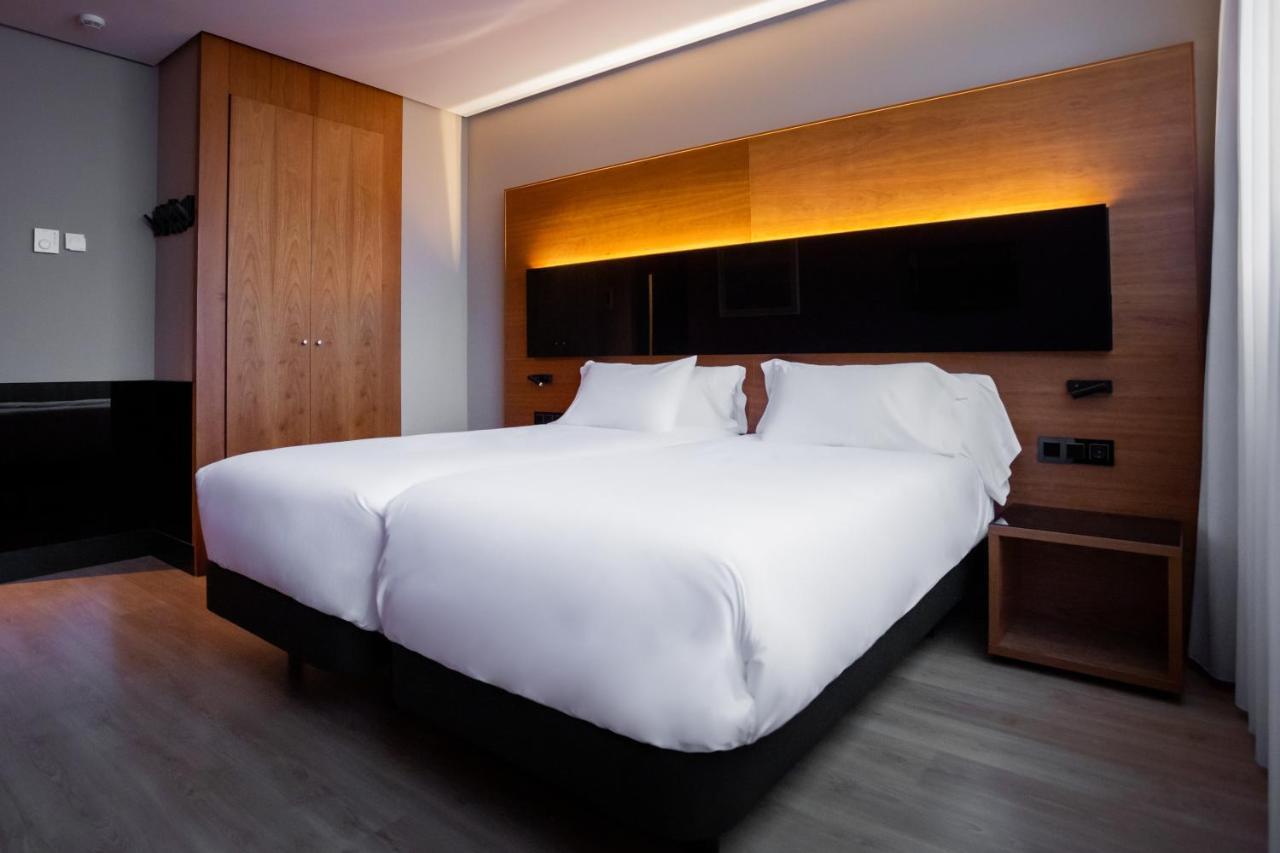 Hq La Galeria Hotel Burgos Bagian luar foto