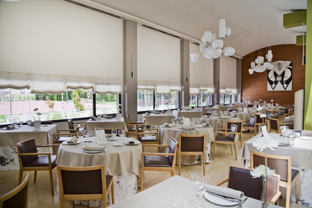 Hq La Galeria Hotel Burgos Bagian luar foto