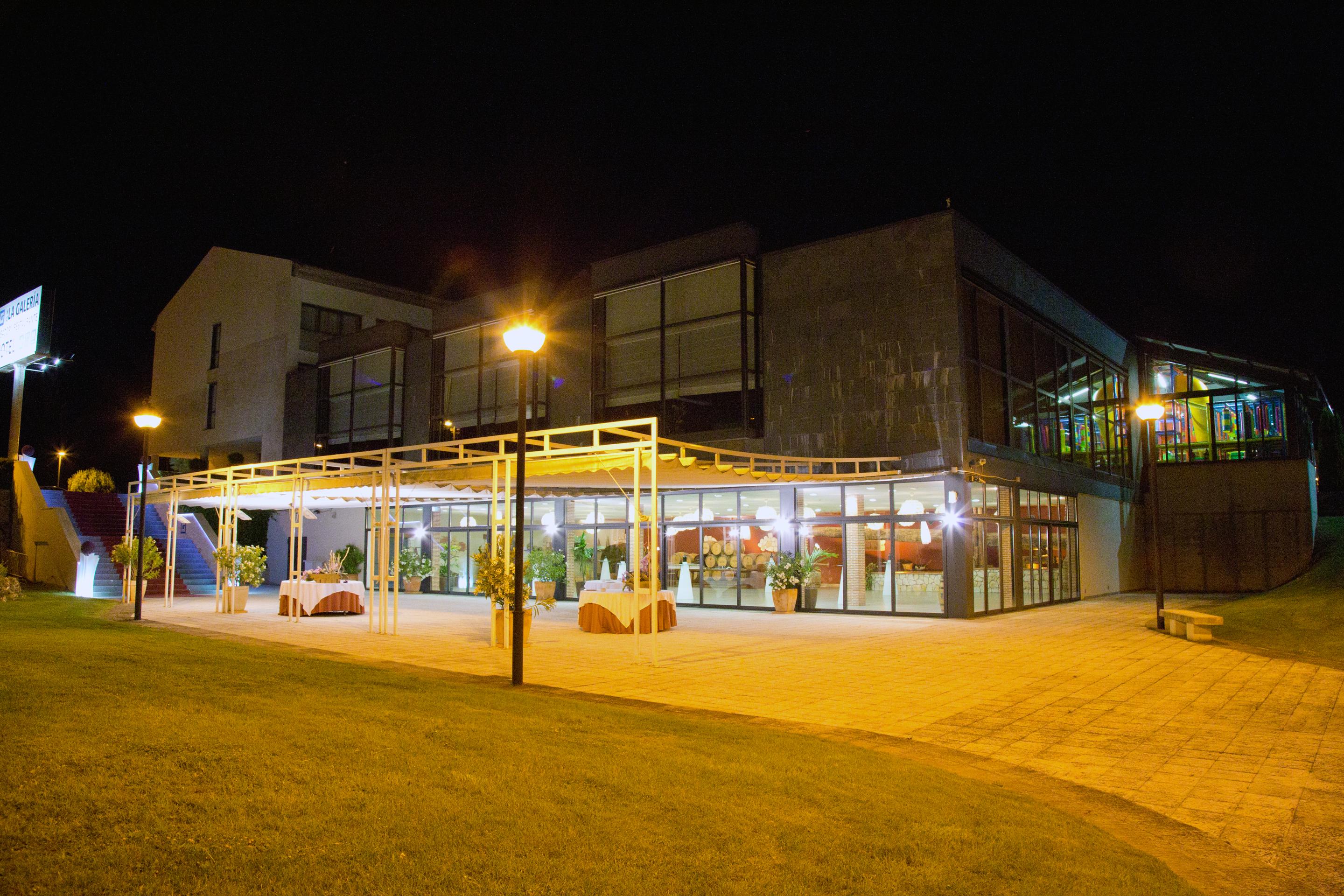 Hq La Galeria Hotel Burgos Bagian luar foto