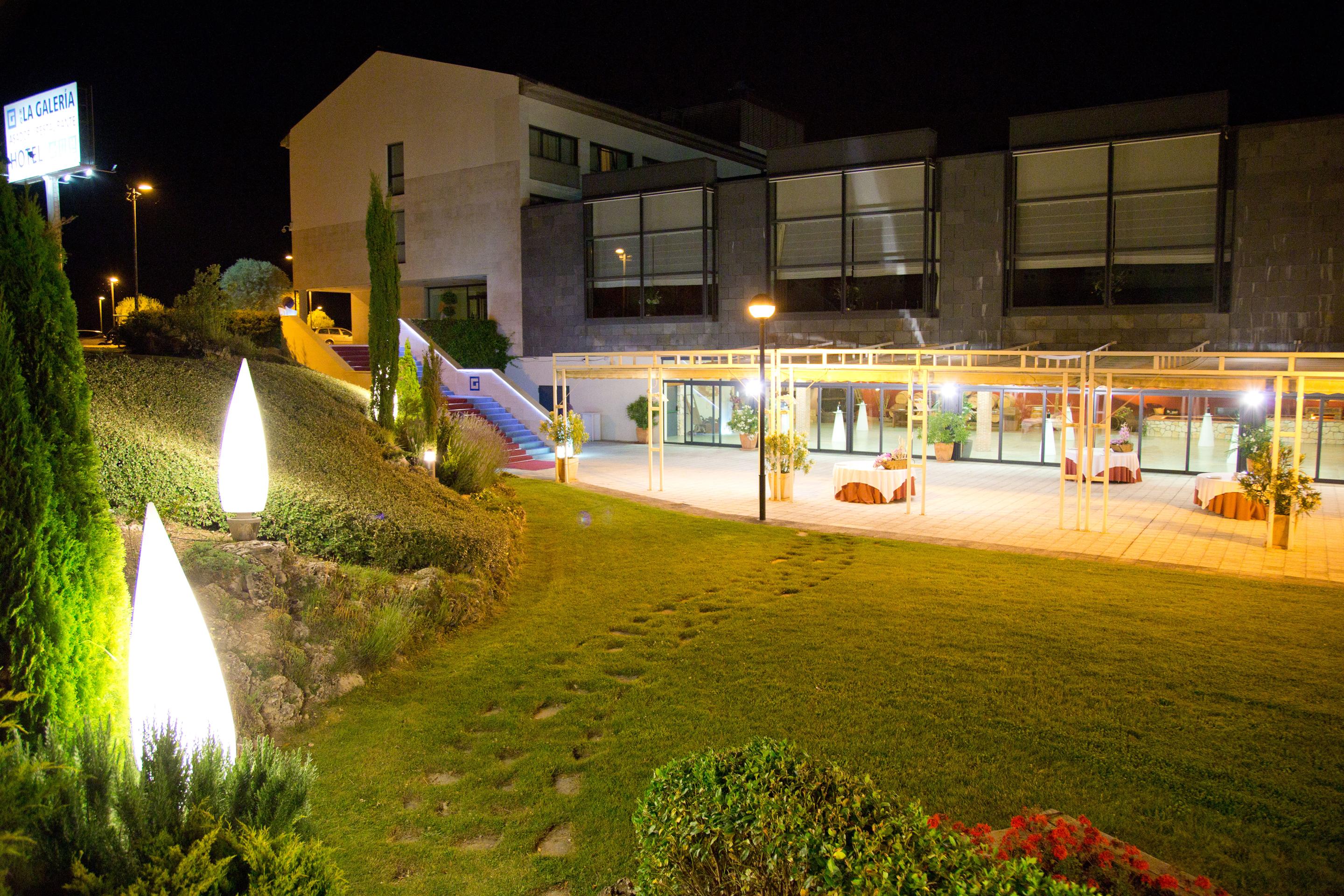 Hq La Galeria Hotel Burgos Bagian luar foto