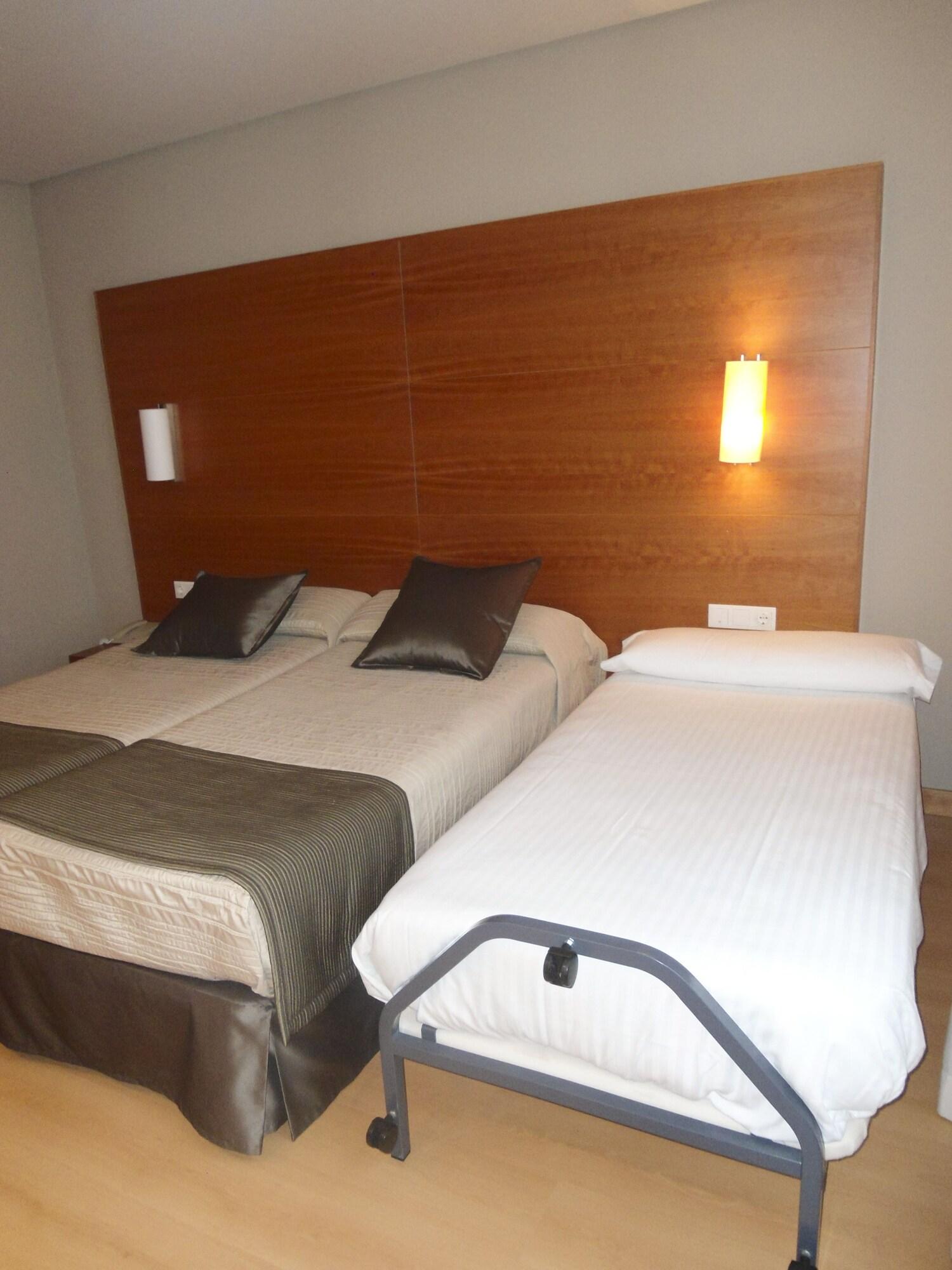 Hq La Galeria Hotel Burgos Bagian luar foto