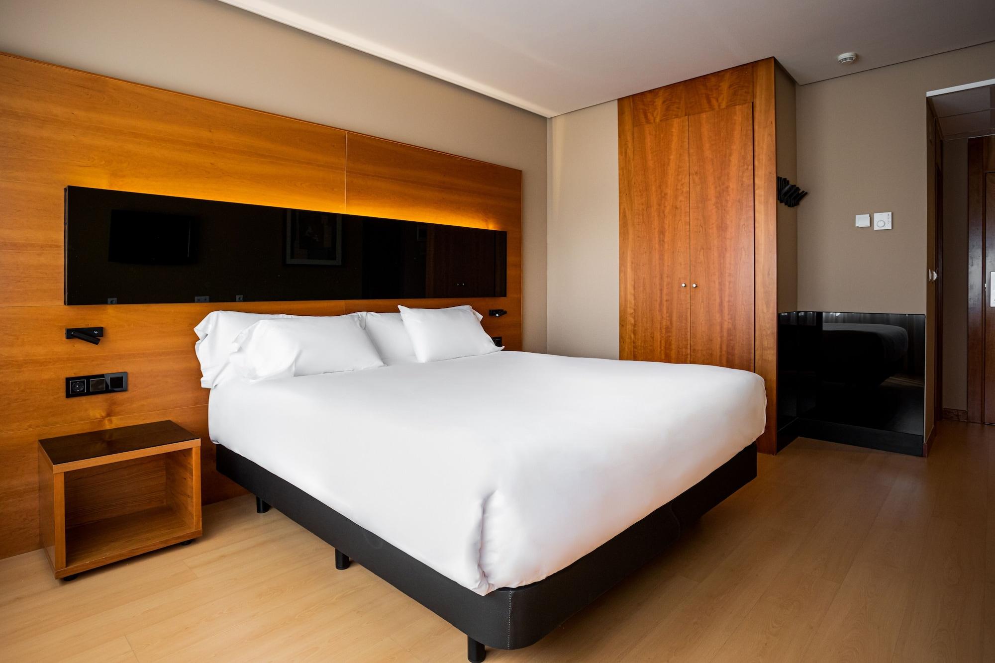 Hq La Galeria Hotel Burgos Bagian luar foto