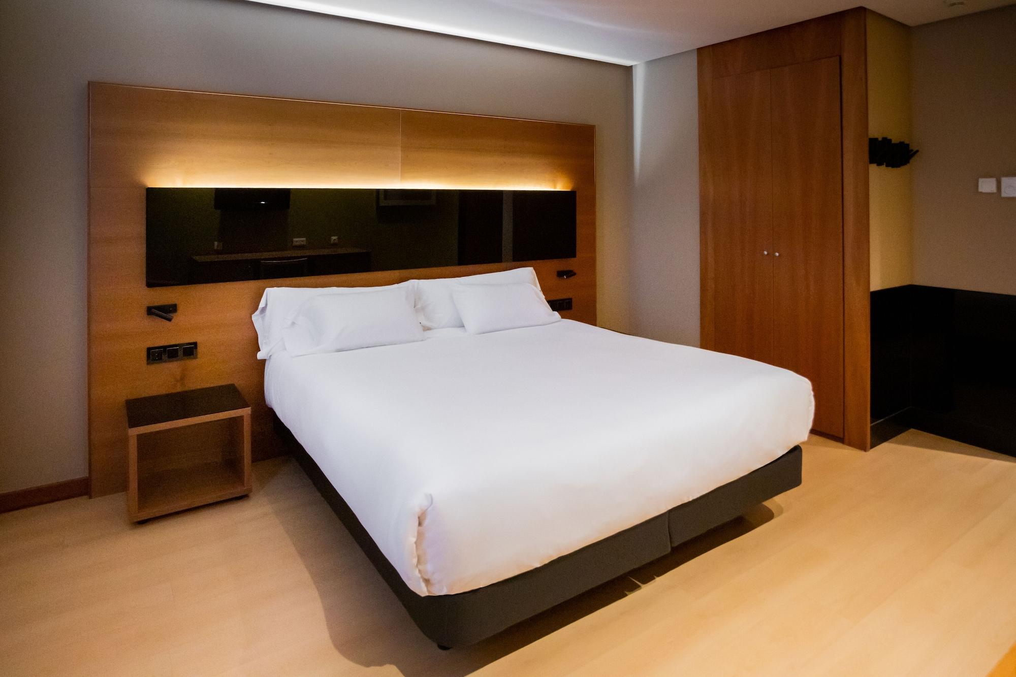 Hq La Galeria Hotel Burgos Bagian luar foto